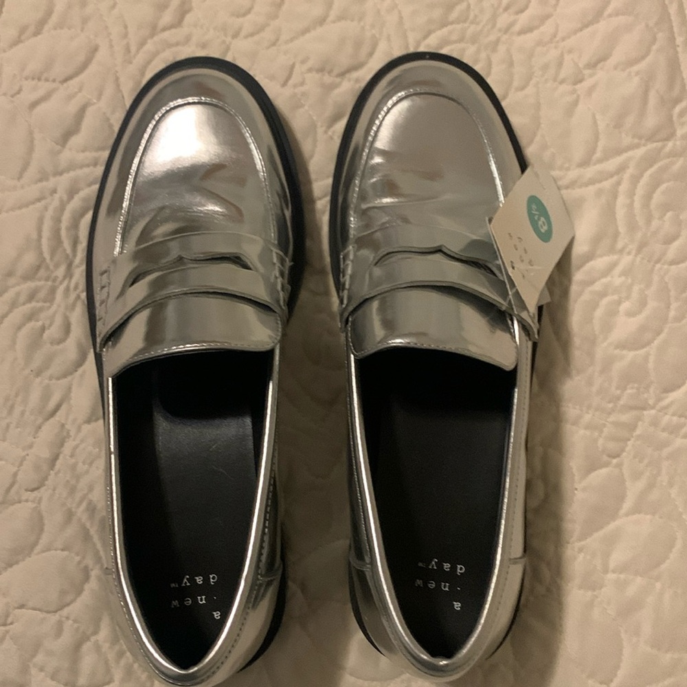 Metallic loafers NWT - Picture 3 of 11